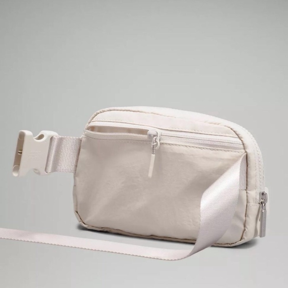 NWT Lululemon Everywhere Belt Bag White Opal - Picture 3 of 10
